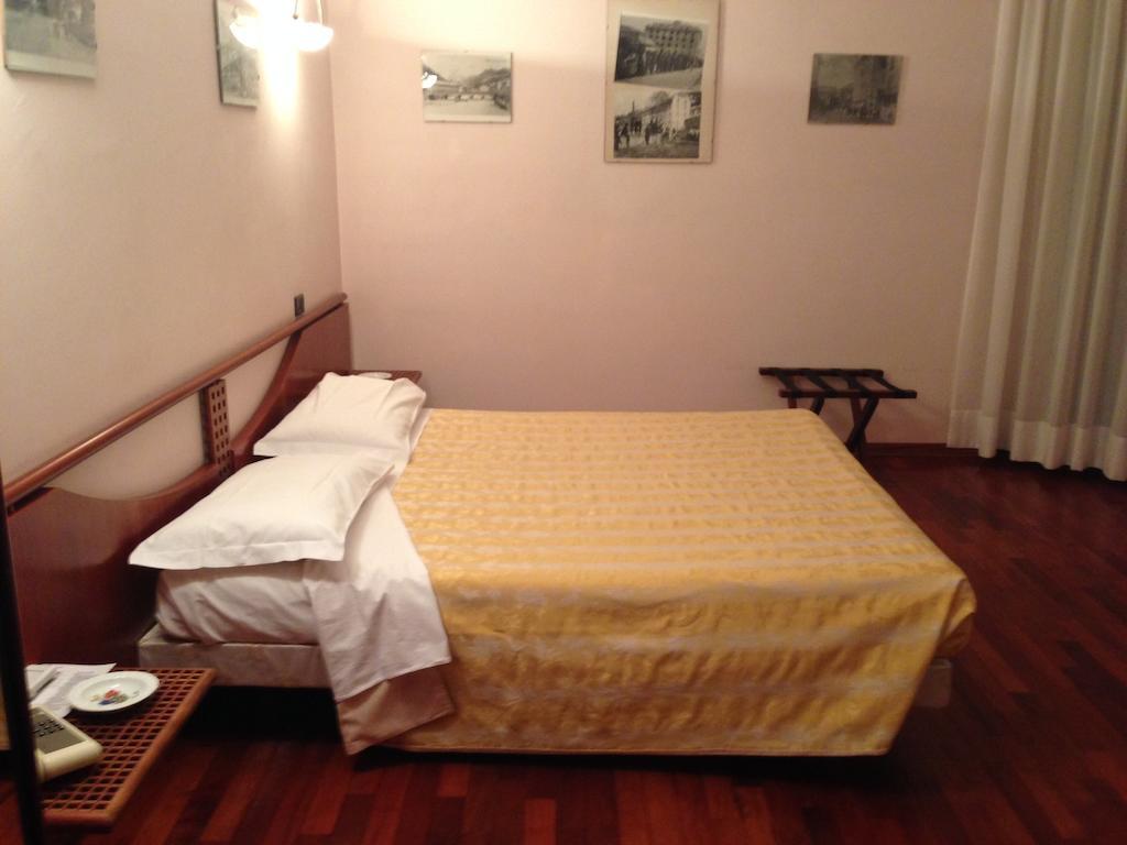 Hotel Sirenella Меле Номер фото