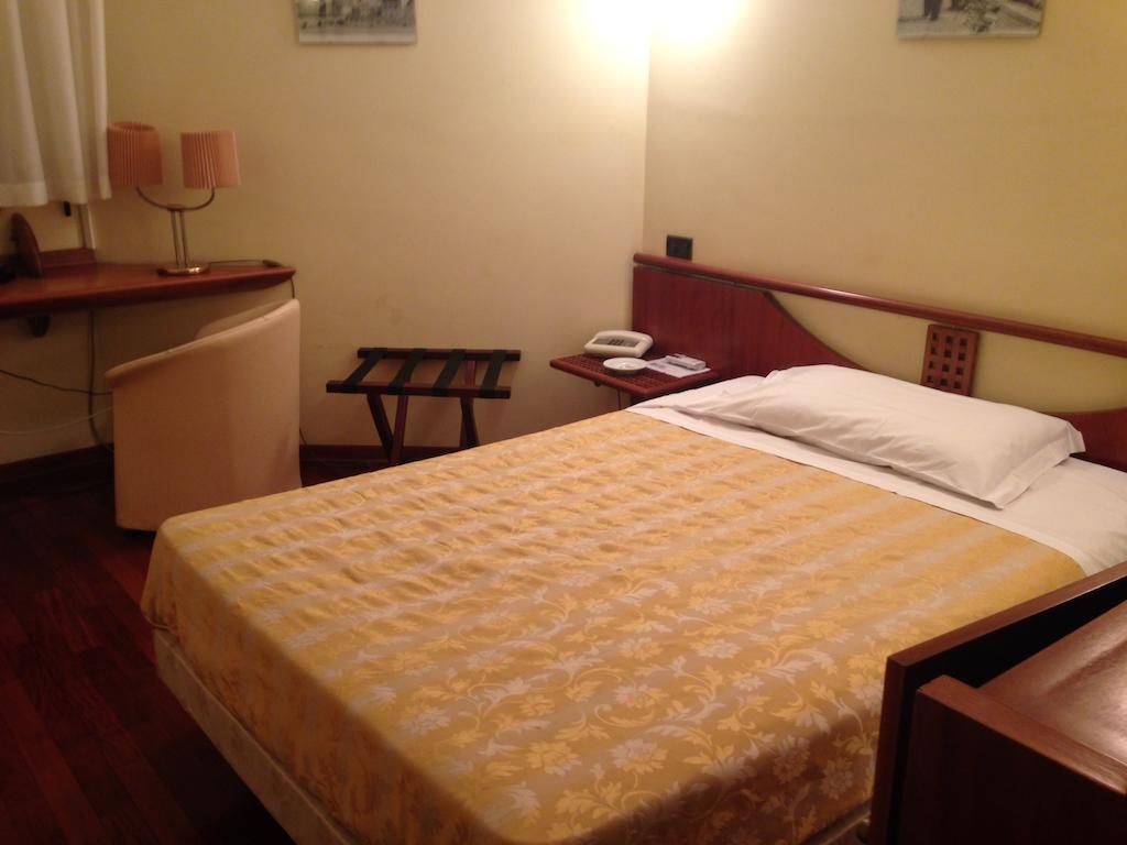Hotel Sirenella Меле Номер фото