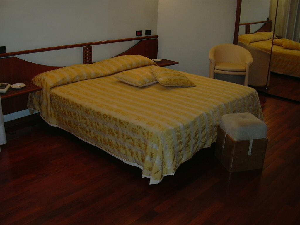 Hotel Sirenella Меле Екстер'єр фото